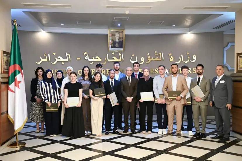 السيد شايب يستقبل الطلبة المتفوقين من أبناء الجالية الوطنية المقيمة بالخارج